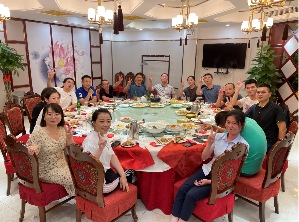 中鼎员工聚会增强团队凝聚力