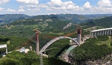 世界最大跨径悬浇拱桥水落河特大桥成功合龙